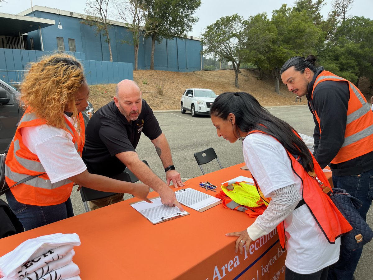CALcharters's tweet photo. The Oakland public school community came together to support students &amp; families following the 9/28 shooting @ King Estates campus that includes @BayTech_School. Special thanks to @aspireschools Javier Cabra Walteros, Aspire CEO @malabatra, &amp; BayTech Dean of Students Ryan Hughes. https://t.co/q2iq0f3EkY