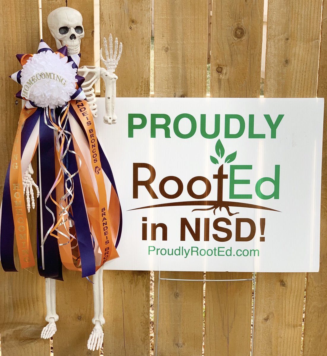 roxierootedtx's tweet photo. Happy homecoming @NISDBrandeis Broncos 🧡💙 

#rootedbrandeis 
#rootedNISD
#wegopublic 
#rootedtexas https://t.co/QNx4CGCDqy