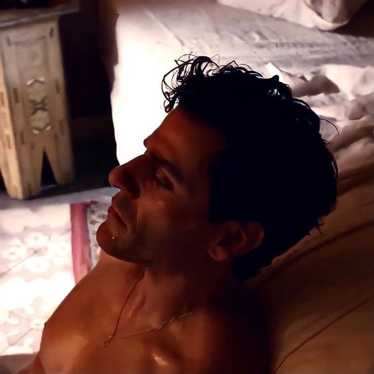 ❝. . . ❞

｢ 𝗠𝗮𝗿𝗰'𝘀 𝗠𝗼𝗿𝗻𝗶𝗻𝗴. ｣ 

   ' มาร์ค​ สเปกเตอร์​ '​ได้ตื่นมาจากนิทราได้สักพักใหญ่​ เสียงของนกข้างนอกภายใต้ผ้าม่าน​ผืนใหญ่​ ได้ส่งเสียงมาเพื่อให้รู้ว่า​ ยามเช้าได้มาเยี่ยมเยียน​อีกครั้ง “ทุกเช้าที่ตื่นมันล้าซะเหลือ​เกิน​ เมื่อไหร่จะได้มีวันที่สบายๆบ้าง.. ”