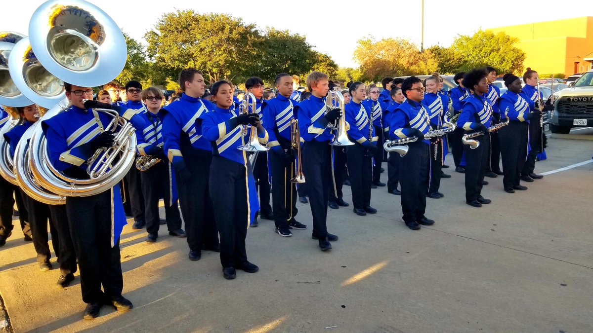 BoswellBandGold's tweet photo. The Band of Gold is on the scene &amp; ready to rock tonight's @EMSISD #BandExpo!!! If you haven't made it this way yet, it's not too late! Event begins at 7pm, we perform at 7:40. We're at Saginaw HS Roughrider stadium. Let's go Boswell! https://t.co/NAZE2Jsh1x