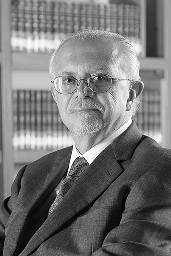 #HoyEnLaHistoria

07- octubre -2020 

Murió el científico Mario Molina, quien recibió el Premio Nobel por su trabajo en química atmosférica.