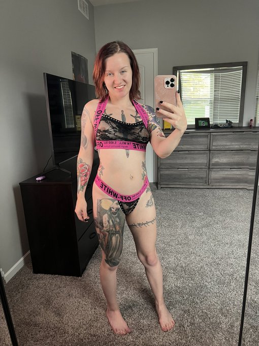 I’m now on chaturbate! Ittybittyautumn is my name there! I’ll let you all know when I go live tomorrow