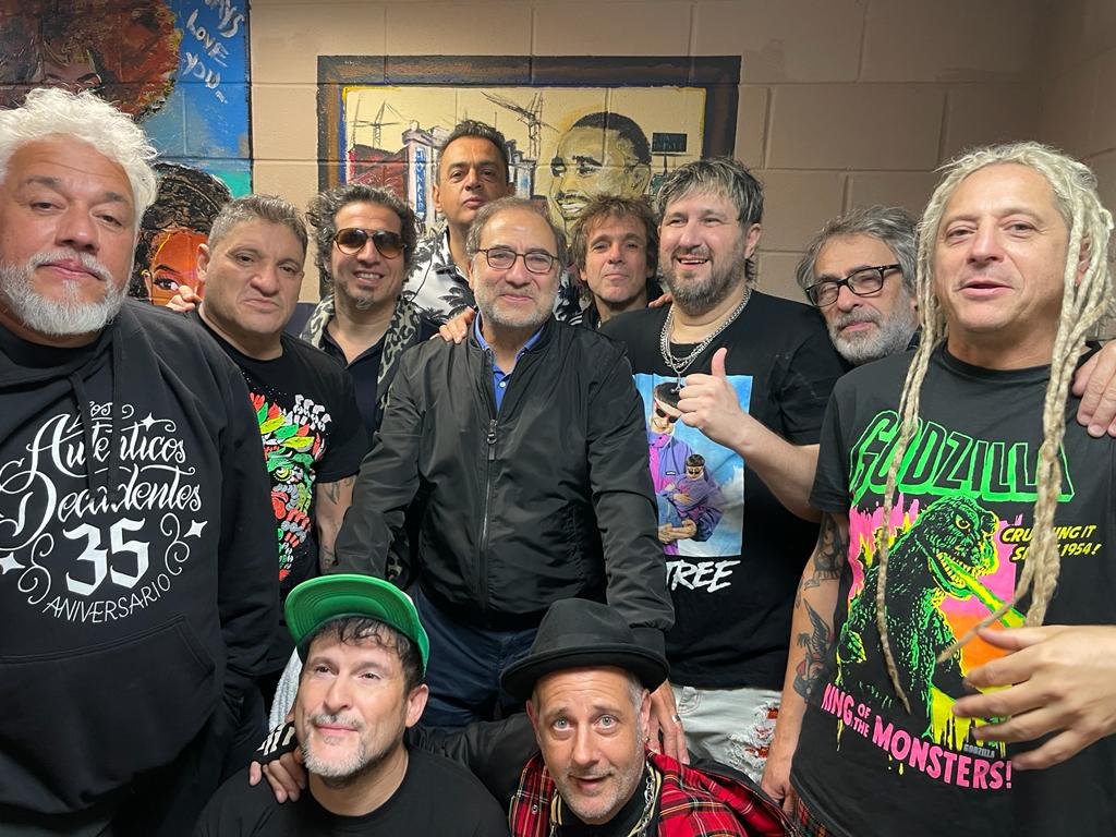 Jorge Argüello (@jorarguello) on Twitter photo Bienvenidos a los EEUU🇺🇸 <a href="/LADecadentes/">Los Autenticos Decadentes</a>!
Los Auténticos Decadentes en Concierto.
A teatro lleno, alegraron a las comunidades latinoamericanas de Washington DC y Nueva York.
Nuestra gran embajadora, la cultura argentina 🇦🇷, en todas sus formas, nos representa en todo el mundo🌎 Bienvenidos a los EEUU🇺🇸 <a href="/LADecadentes/">Los Autenticos Decadentes</a>!
Los Auténticos Decadentes en Concierto.
A teatro lleno, alegraron a las comunidades latinoamericanas de Washington DC y Nueva York.
Nuestra gran embajadora, la cultura argentina 🇦🇷, en todas sus formas, nos representa en todo el mundo🌎