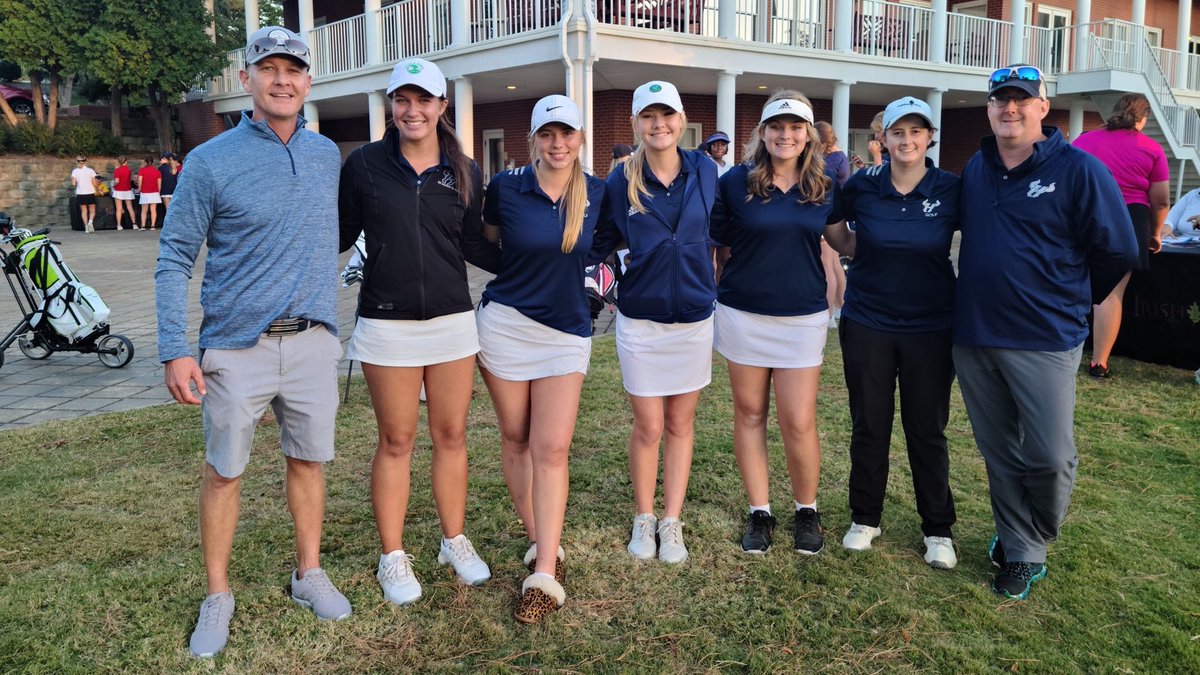 HRHSBullsGolf's tweet image. ⛳️‼️Bulls Win‼️⛳️
Congrats to our lady @hrhsbulls for shooting a season low 122 in the @Gm4Sports conference match. 

Shoutout to Bulls senior @couper_ella1 earning medalist with a 37!

Bulls Scores:
E Couper 37 
@HelenaWinterb 40
@ZiglarHannah 45
@ItsLeleNorman 52
L Treadaway 63