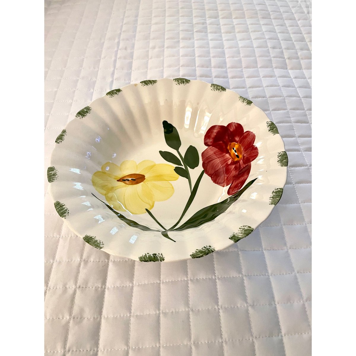 CharmingDani2's tweet photo. 1950's Blue Ridge Southern Galleries, Inc. Hand Painted Serving Bowl with Red and Yellow Poppies
 #Galleries #YellowPoppies #BlueRidge #HandPainted #TheRiotStudio #EtsySeller

👉https://t.co/HBo1Y2uHCT https://t.co/fM5zAi8mrk