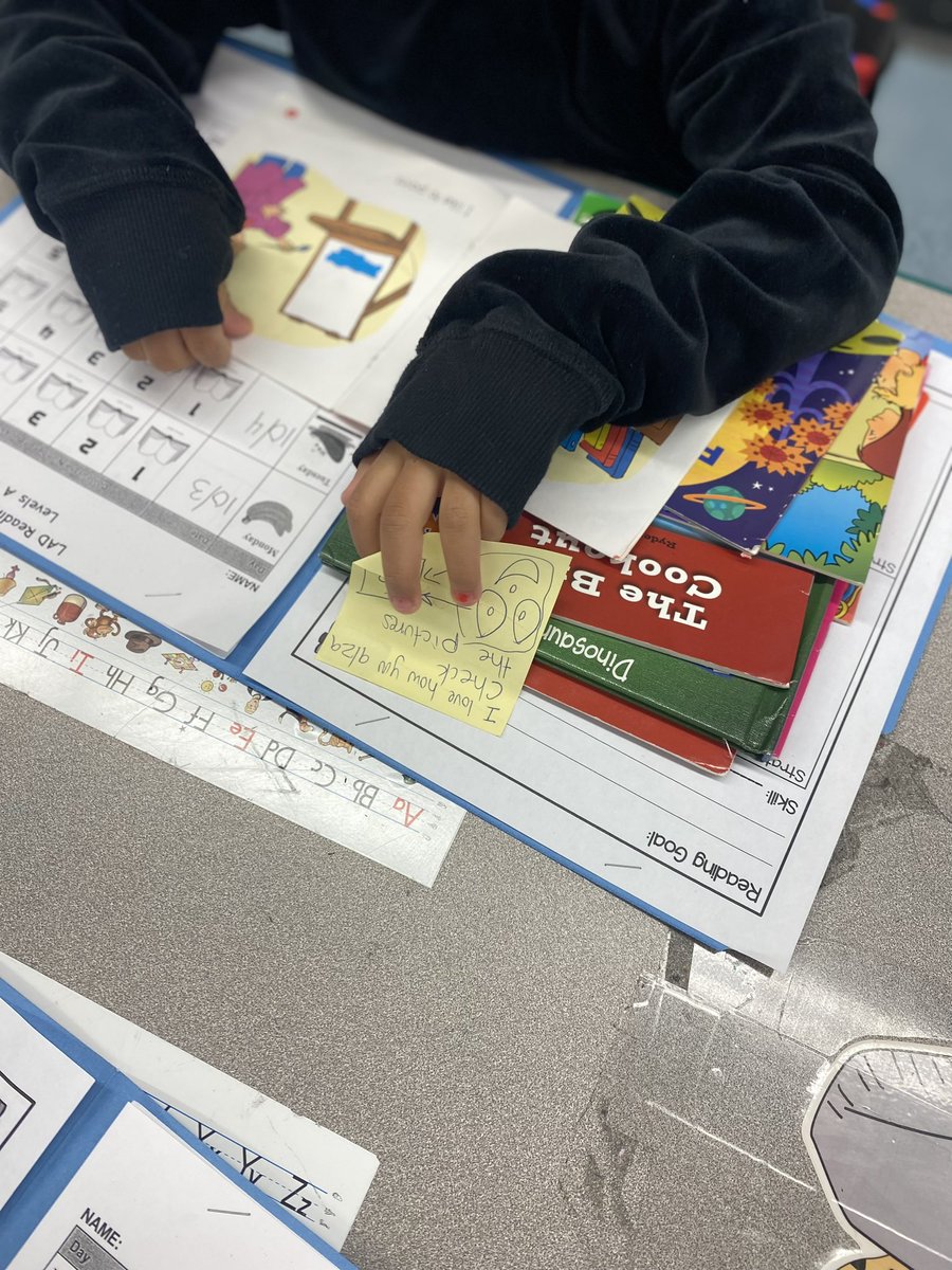 LAD333X's tweet photo. Our Kindergartners are building reading independence! Reading goals set and moving finished piles of books from right to left! #everystudenteveryday #focusonreading #ourlittlestlearners @jen_joynt @AnaCrisostomo16 @D8Connect @CECD8Bronx https://t.co/I2ClhfRbzi