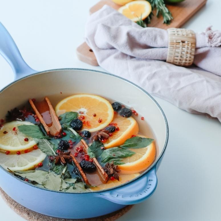 Homemade stovetop potpurri to make your home smell like the season 🍂 ow.ly/K0fQ50KZa1m || HGTV #DIY