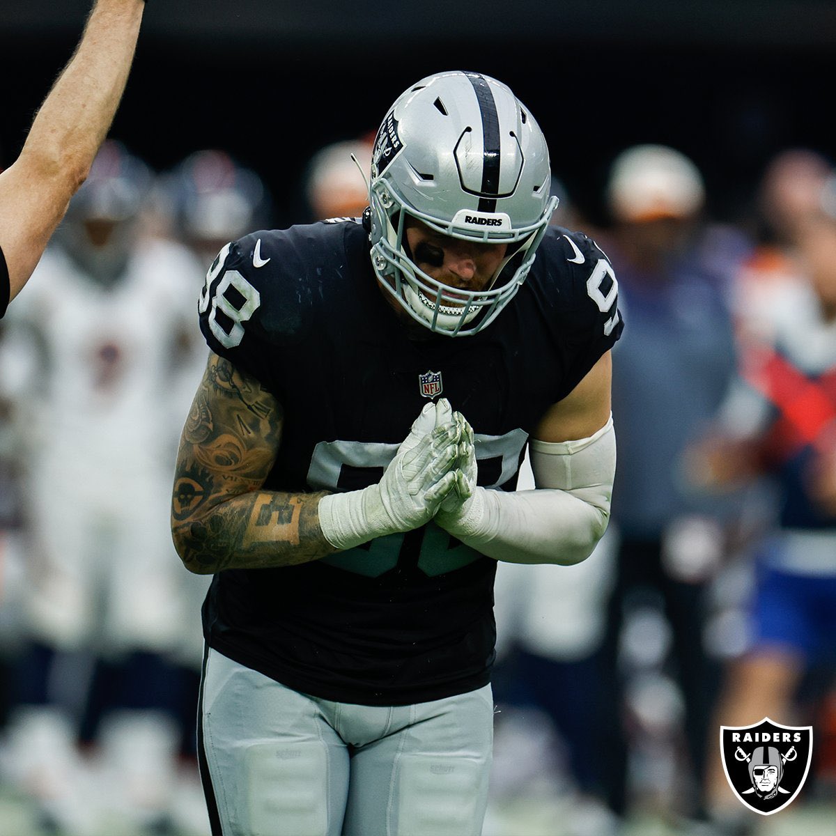 CondorSZN's tweet photo. Maxx Crosby:
- Leads league in TFL (8)
- Leads DE's in tackles (27)
- Top-5 in sacks (4)

Most well-rounded DE in football? https://t.co/YwWoHkjHfn