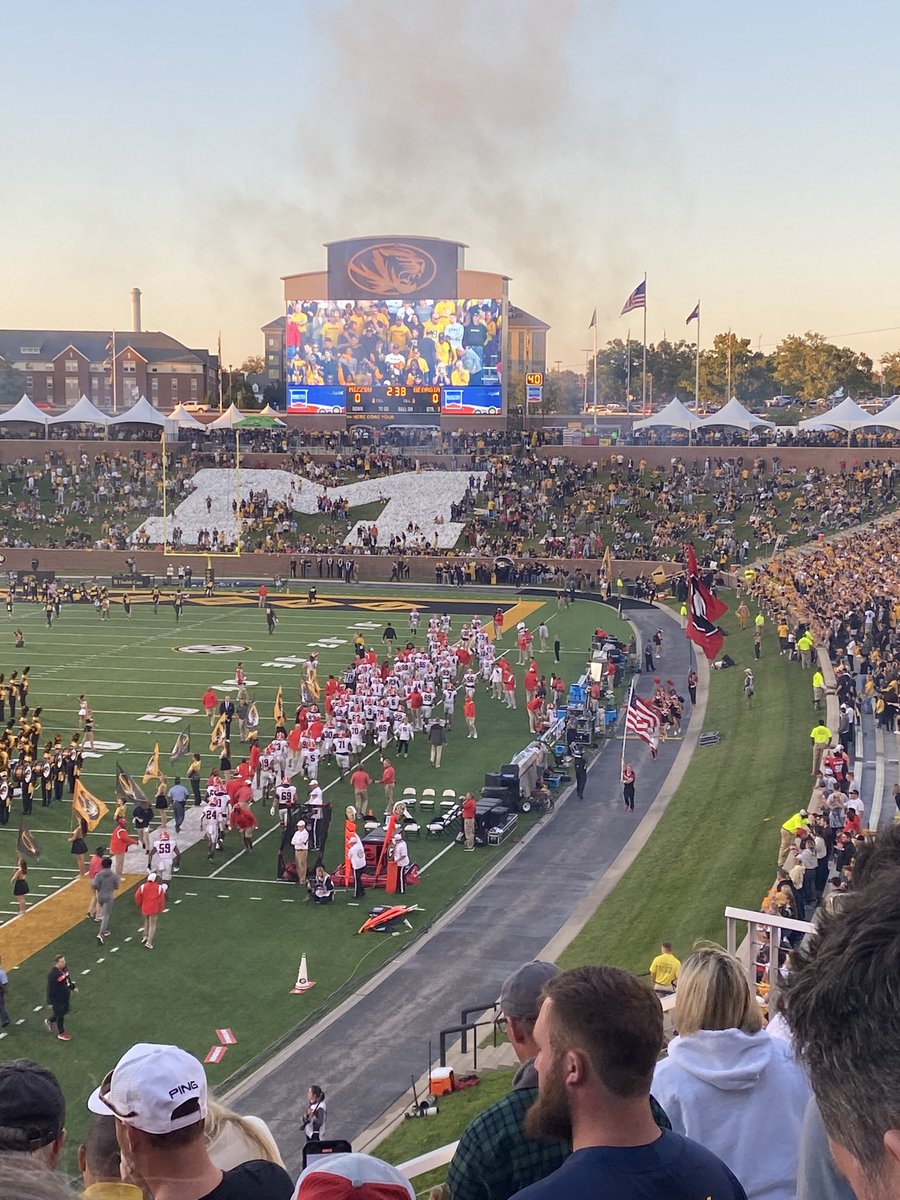 Dawgsfan0311's tweet photo. Fun weekend in #Mizzou #GoDawgs #Cardinals #701 #mlb #stlarch https://t.co/gDqjDDgMxK
