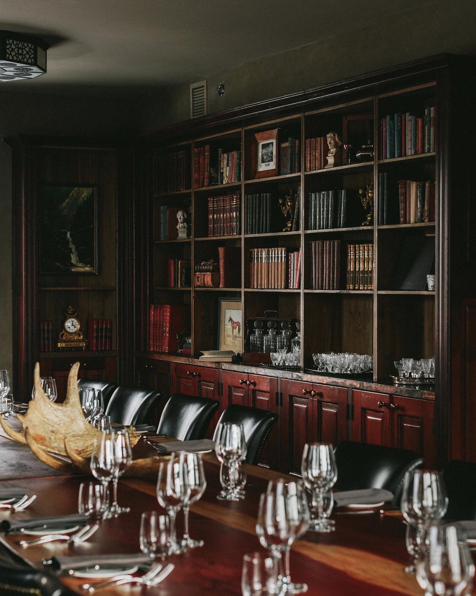 Pure quality of coziness and comfortable for any occasion, with any circle of friends. Lunch, dinner, weekend brunch, private parties. Wednesday to Sunday. See you soon. events@deanehouse.com