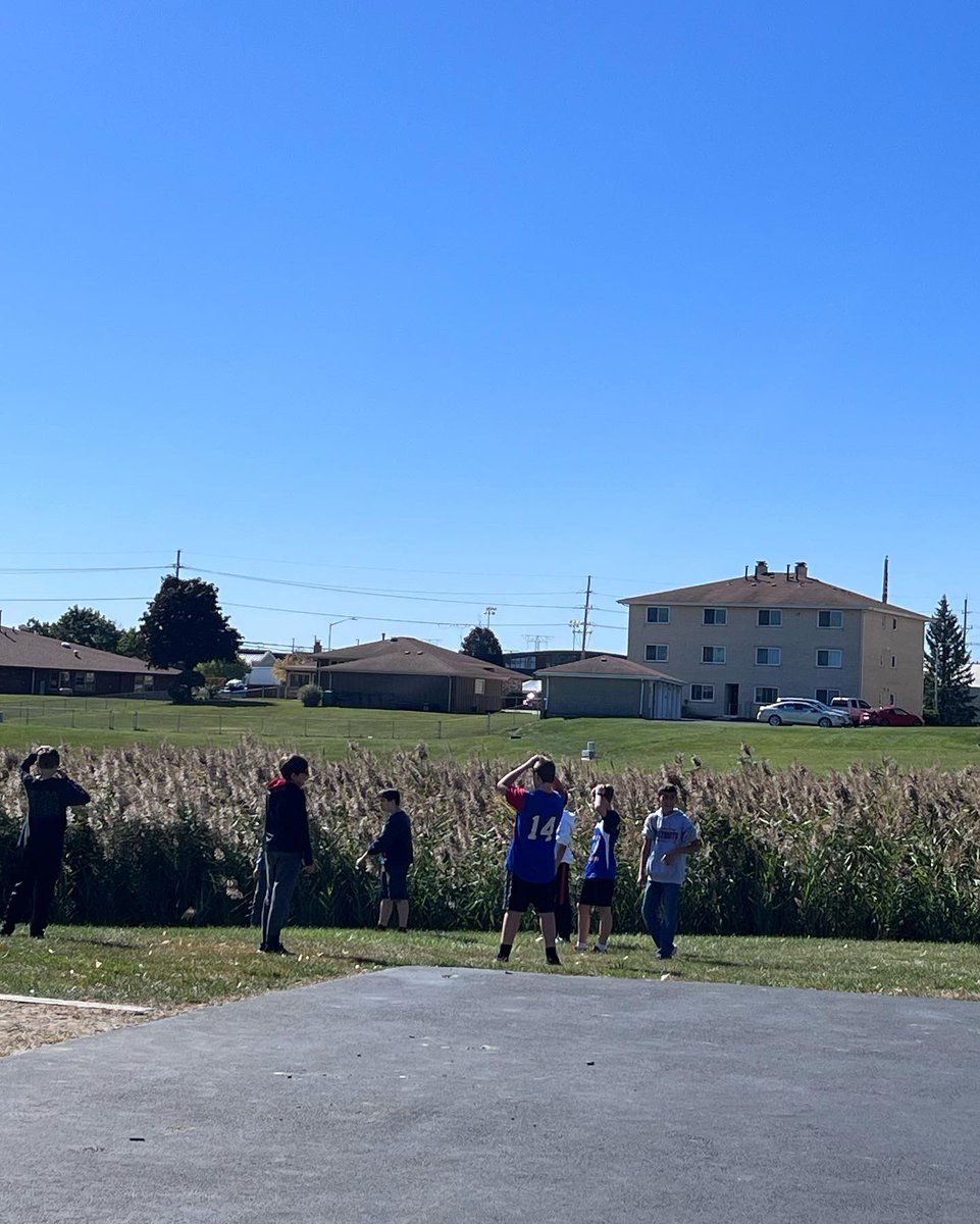 Grissom students enjoyed time outside today for their PBIS monthly incentive! <a href="/GrissomPatriots/">Grissom Patriots</a> 
#grissompositivepatriots
#KirbyONE40