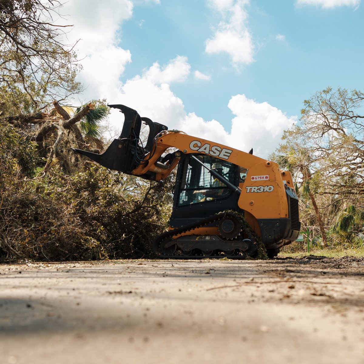 TeamRubicon's tweet photo. Florida: we've got your six. Along with route clearance, Greyshirts are now conducting core operations in Charlotte County, FL. And we'll soon start responding in hard hit Lee County. Waves of Greyshirts have answered the call and are headed to the Sunshine state ready to serve. https://t.co/f5mBwfP8Ad