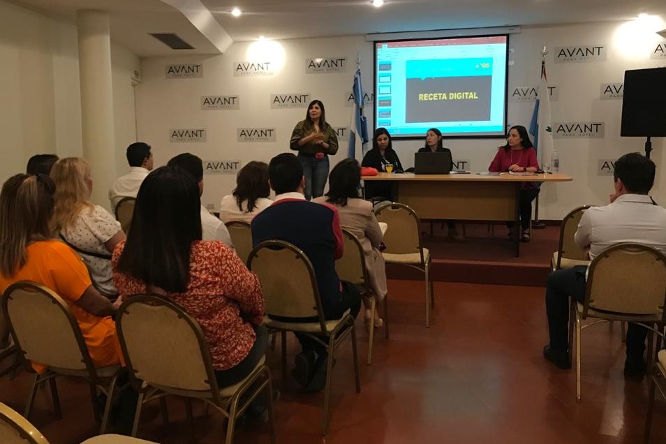 mclaudiaortiz's tweet photo. #MesaMultisectorial 
🔵 Desde #APOS convocamos a la 2° reunión de financiadoras del sistema privado de salud, con el objetivo de acercar propuestas desde diferentes líneas de trabajo desarrolladas por la obra social provincial (Hilo🔽) https://t.co/7tW33nKWH3