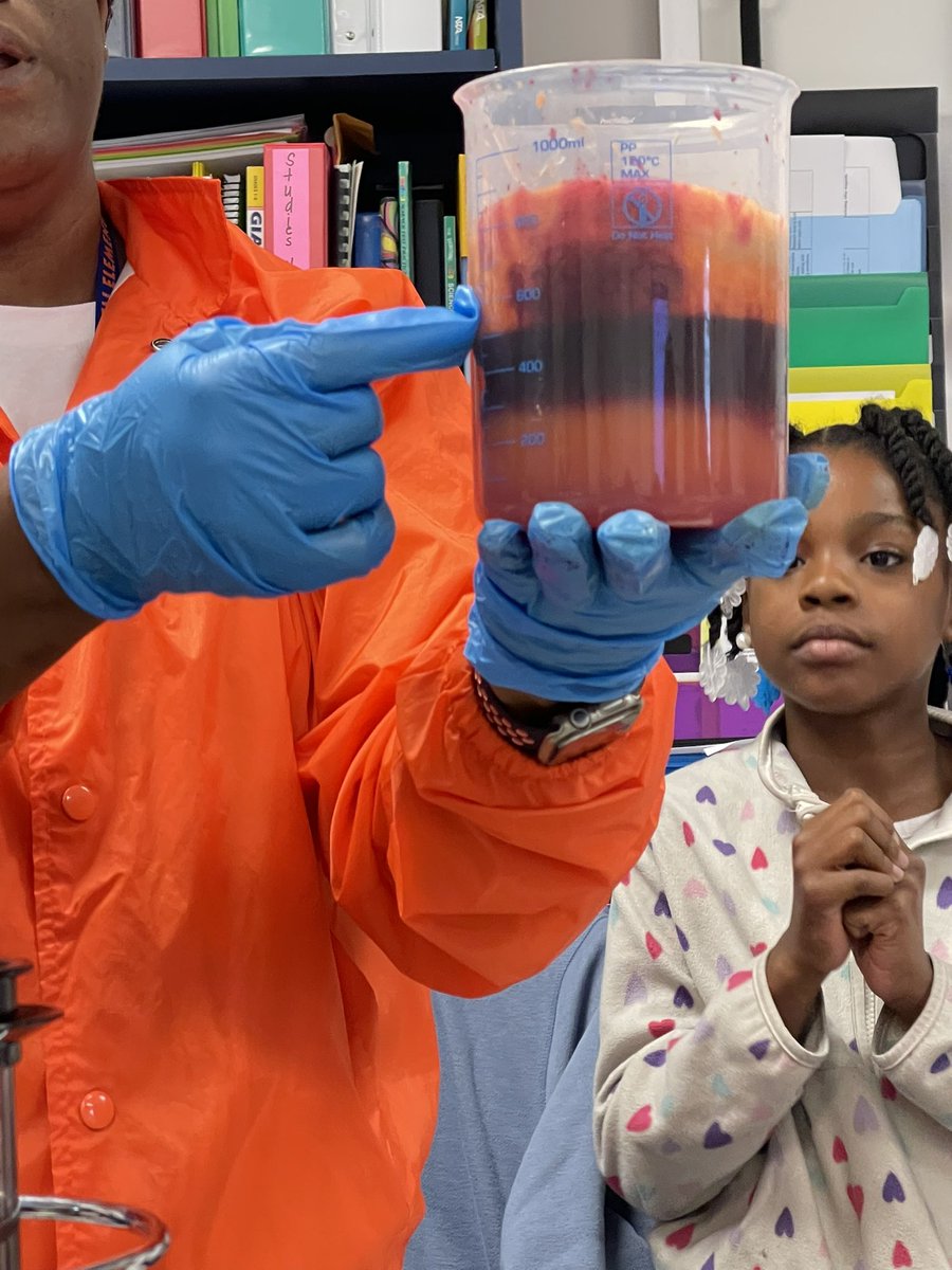 Elateacher2's tweet photo. Turning solids into liquids for a healthy, tasty solution.  Thanks @BrighterBites for fresh fruits and vegetables.  Yummy!  ( Apples, carrots and beets) Science TEKS 3.5D.  @DarceleLofton @MrsDstigers @HinesCaldwellES @KhuatMrs @KalebryaB https://t.co/HTyXrOhugA