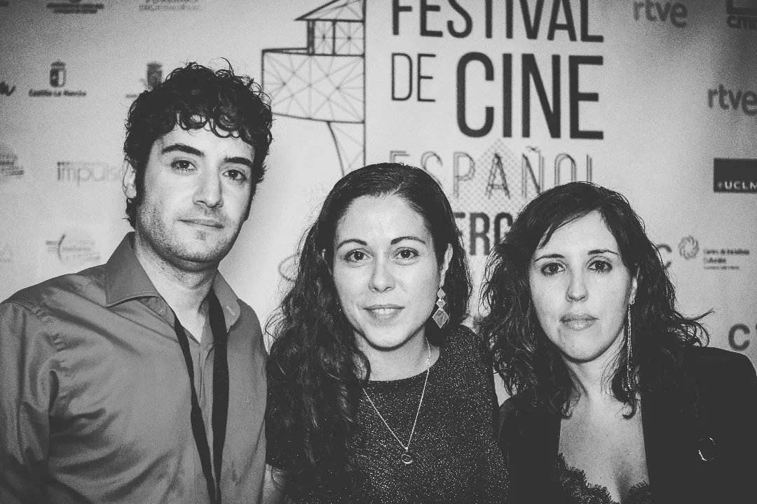 casadelcinecr's tweet photo. Los profes también estuvimos a tope con los #AlumnosEMCACR en @fecicam_oficial.
#ProfesOrgullosos
📸 @JosseMAV00 
#FECICAM #FECICAM13 #FestivalDeCineEspañolEmergente 
#CasaDelCineCR #Cine #Audiovisuales #CiudadReal #CR https://t.co/VXNQu4MjHH