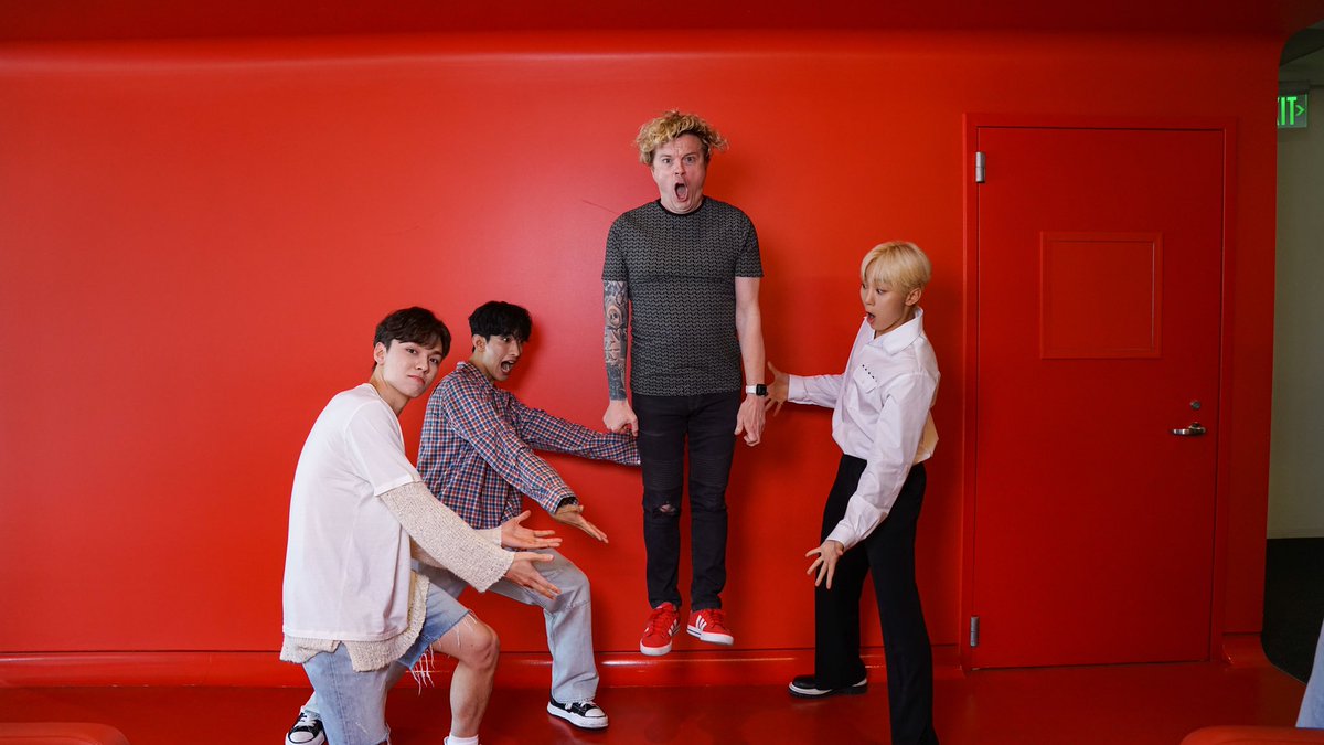 JoJoWright's tweet photo. Sorry last pics were terrible.. better pixels here… #SEVENTEEN #CARAT #JoJoOnTheRadio @1027KIISFM https://t.co/E5Ubv35I3V