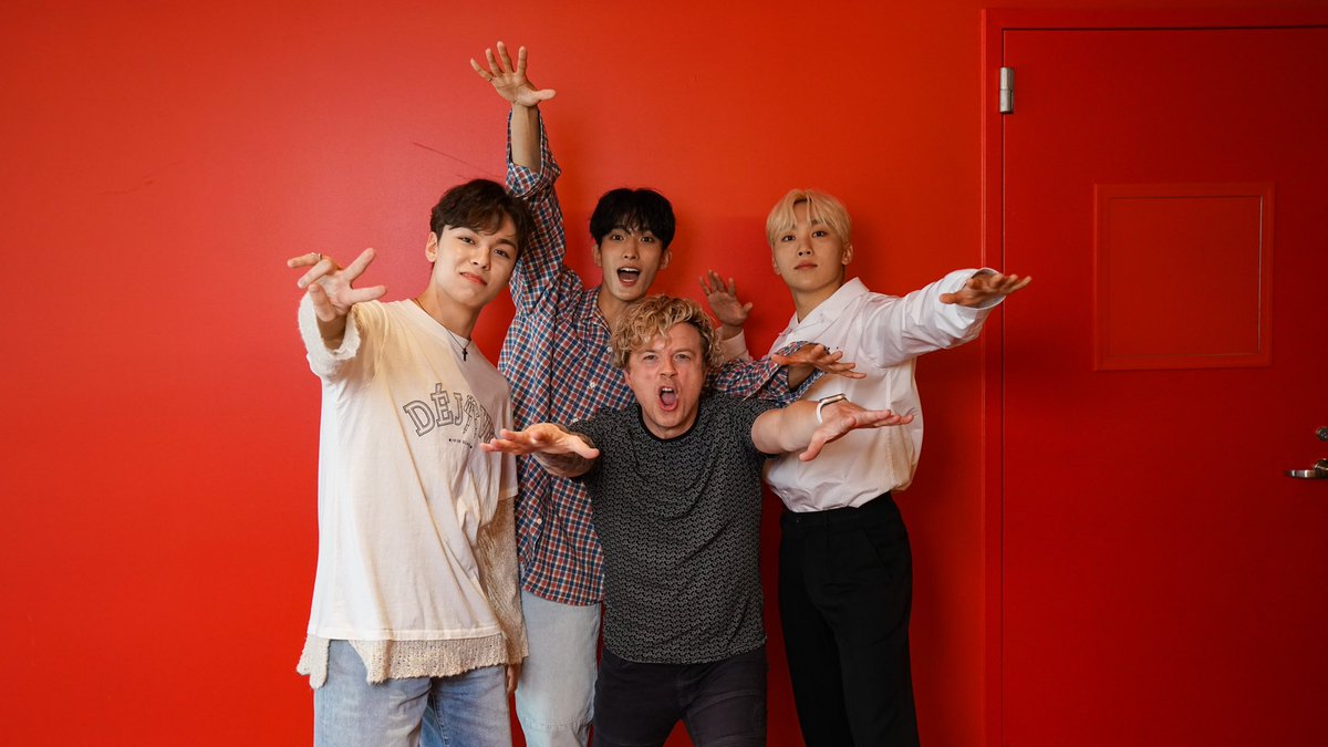 JoJoWright's tweet photo. Sorry last pics were terrible.. better pixels here… #SEVENTEEN #CARAT #JoJoOnTheRadio @1027KIISFM https://t.co/E5Ubv35I3V