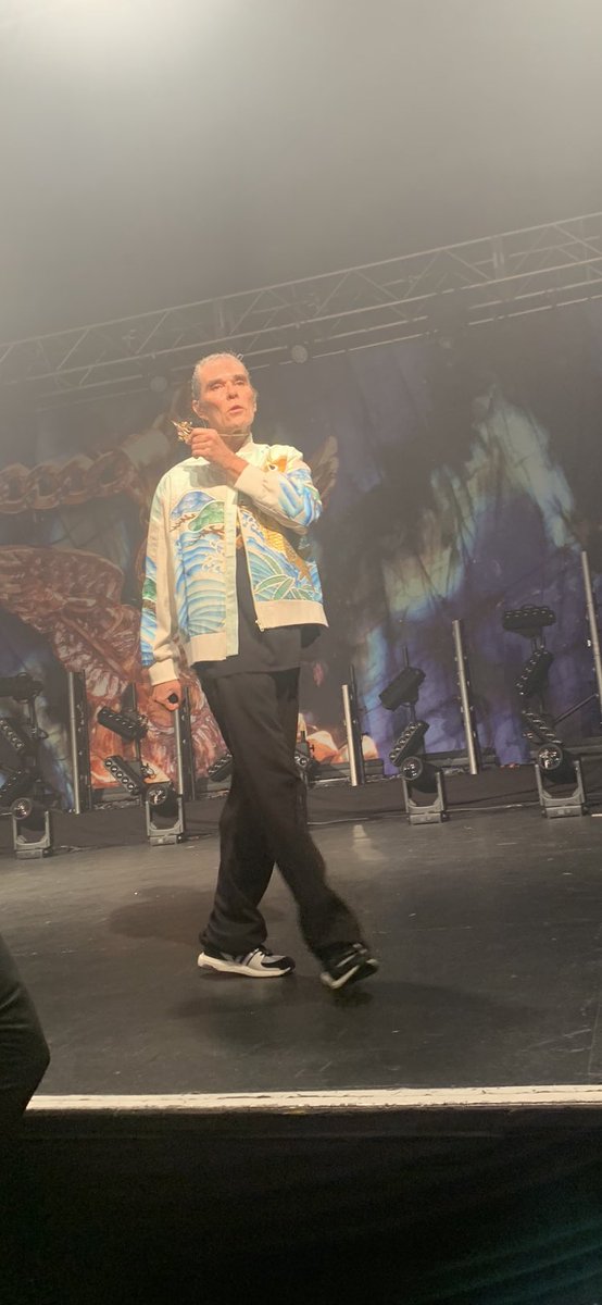DonnaLPugh's tweet photo. Msm are slating him cuz he banned them. AMAZING gig in birmingham. @ianbrown @vinylmatt7373 @SueGreen1977 ♥️ https://t.co/i1jlVV7NIZ