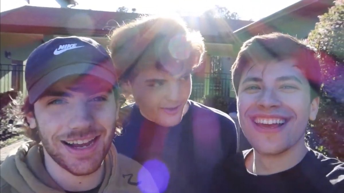 OnexxXxn0's tweet photo. they're home

(dnf is real look at them)

the hottest trio alive https://t.co/ecXwUCIRWT