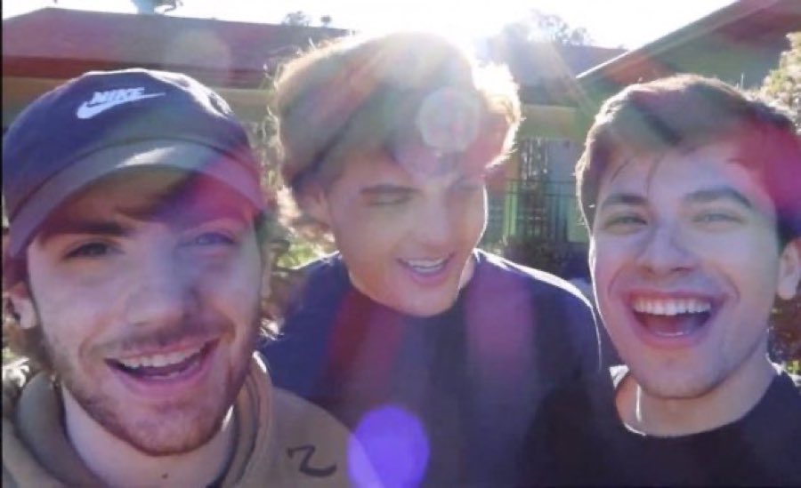 OnexxXxn0's tweet photo. they're home

(dnf is real look at them)

the hottest trio alive https://t.co/ecXwUCIRWT