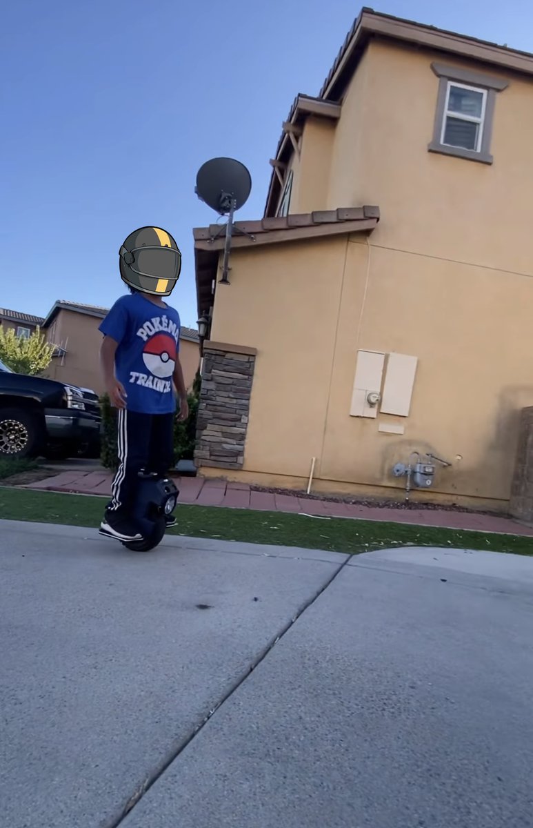 punk_electric's tweet photo. wear a helmet even you are testing the new #EUC #nft #nftart #nfttroll #electricunicycle https://t.co/YPsdKqx1Yr