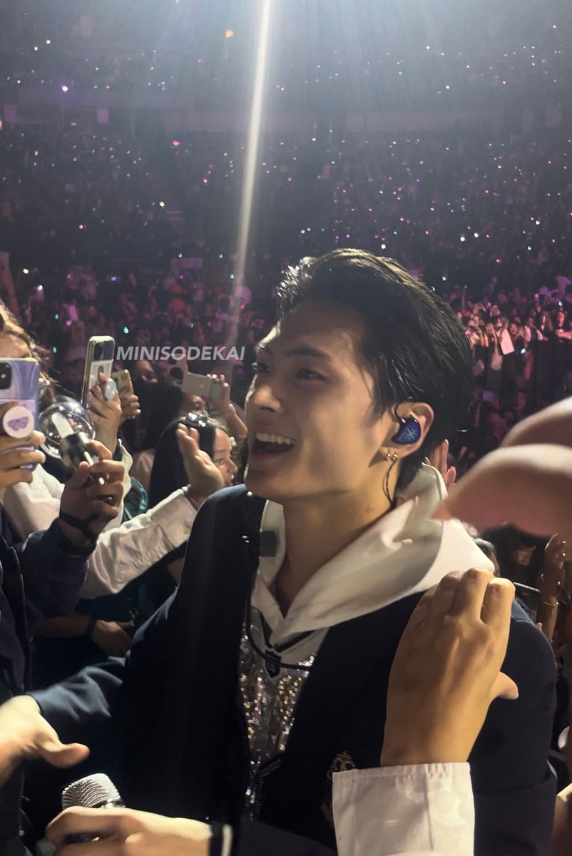 concertseasons's tweet photo. hes so pretty in person ♡
#JAY #제이 #MANIFESTO_IN_ANAHEIM #MANIFESTO_IN_ANAHEIM_D2 https://t.co/hdz6czxeHq