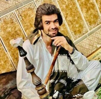 siahsawarbaloch's tweet photo. سرکوبگران و جنایت‌کاران بهش شلیک‌مستقیم کردند. و دکتران عمل‌ش نکردند. تا که جان باخت حکایت #زاهدان هم‌اکنون
#مهسا_امینی https://t.co/NUopeuKZkr