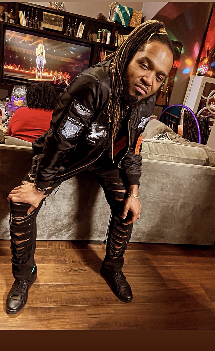 CTyRelleLive's tweet photo. About Saturday nightโฆ. #FunTimes #Locs #Melanin #CTLive https://t.co/uHjGpyoRTd