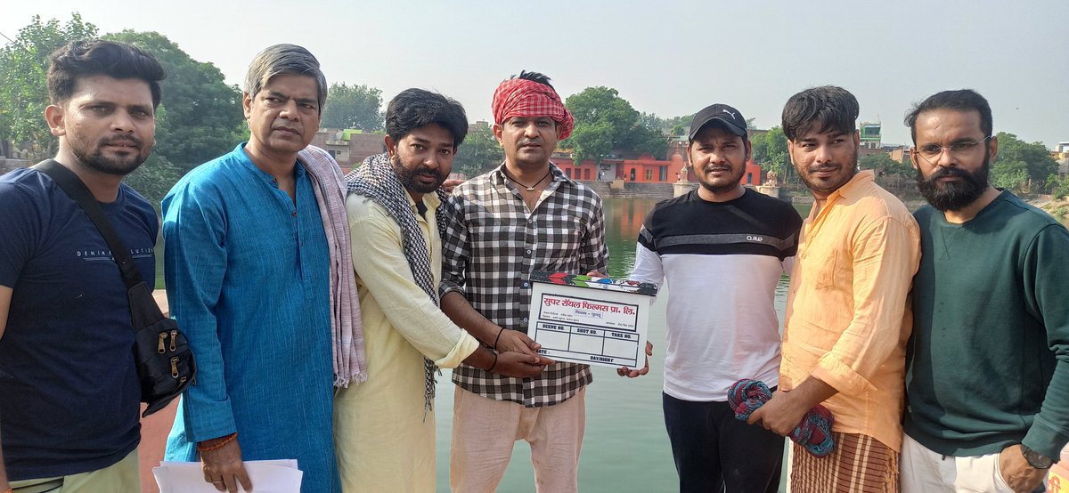 BaghelDirector's tweet photo. #superroyelfilms #pullu #dharmendrabaghel #director
@VikasHoonMain https://t.co/Vh2hNZJHLX