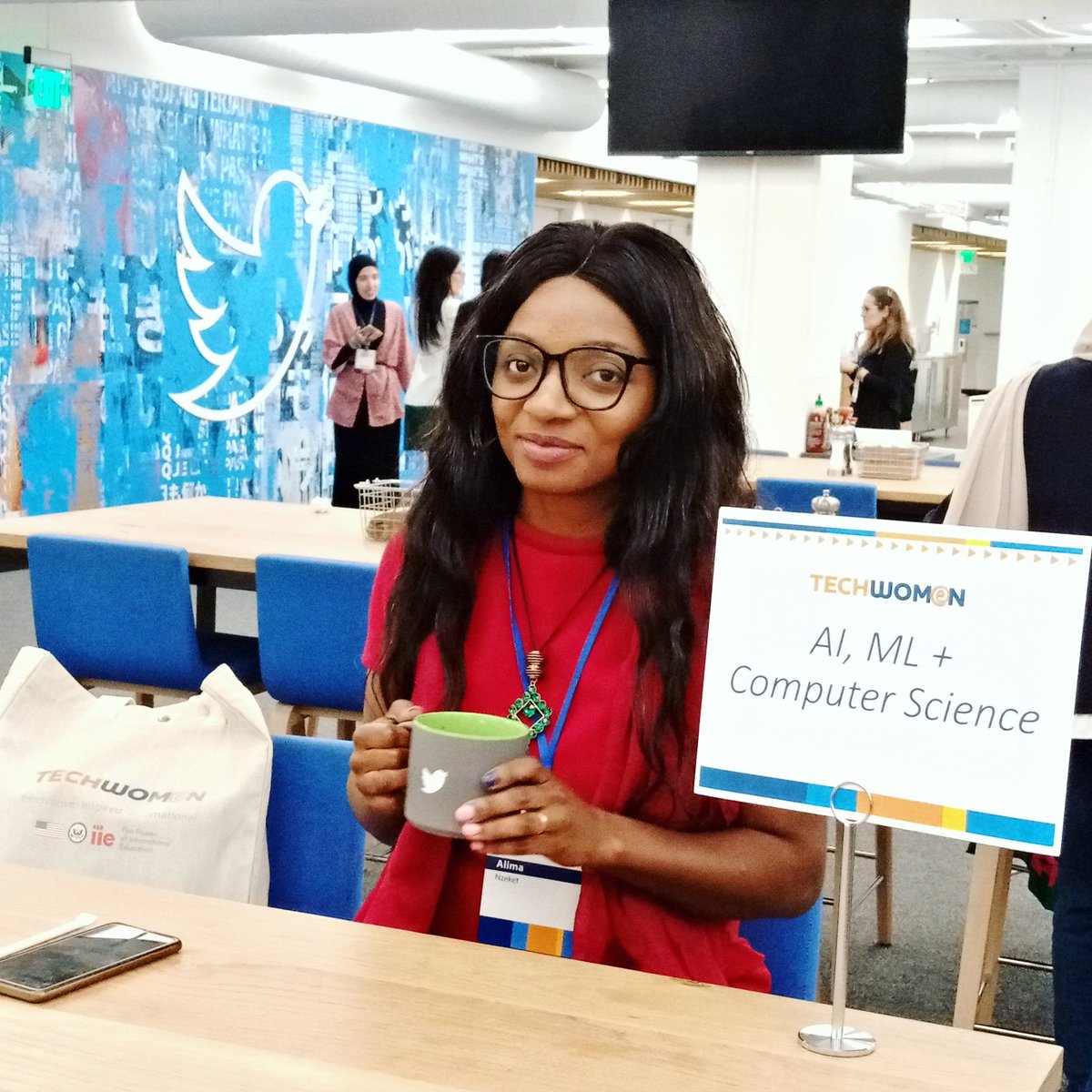 TheCameroonianZ's tweet photo. Alima Nzeket est l'une des boursières du programme d'échange @TechWomen.

@AlimaNzeket est ingénieur en informatique et doctorante en intelligence artificielle et cybersécurité à l'Université de Ngaoundéré. 

#TechWomen2022 #Cameroon 🇨🇲
© : @USEmbYaounde https://t.co/p1tRrxwyst