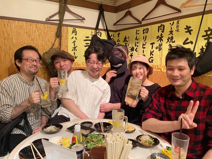 この間は渋谷組で粟屋さん送別会を🥺

このメンバーはほんとにすっごい飲みます(笑)
仕事終わりから朝までほんとにみんなタフですよ、、
10月からスタッフ3人ですが、より一層米の花盛り上げて行きますのでよろしくお願いします🌟

本日も17時からお待ちしております🍶❕ 