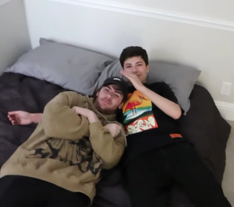 milmillsx's tweet photo. sapnap on the dream team house >> https://t.co/F38b8tNtcN