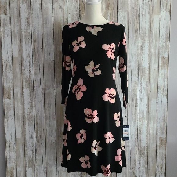 letha_s's tweet photo. So good I had to share! Check out all the items I'm loving on @Poshmarkapp from @kdaisycloset910 #poshmark #fashion #style #shopmycloset #vintage #tommyhilfiger #bariii: https://t.co/gpQz6hTJFm https://t.co/nmwJlwT4Gu