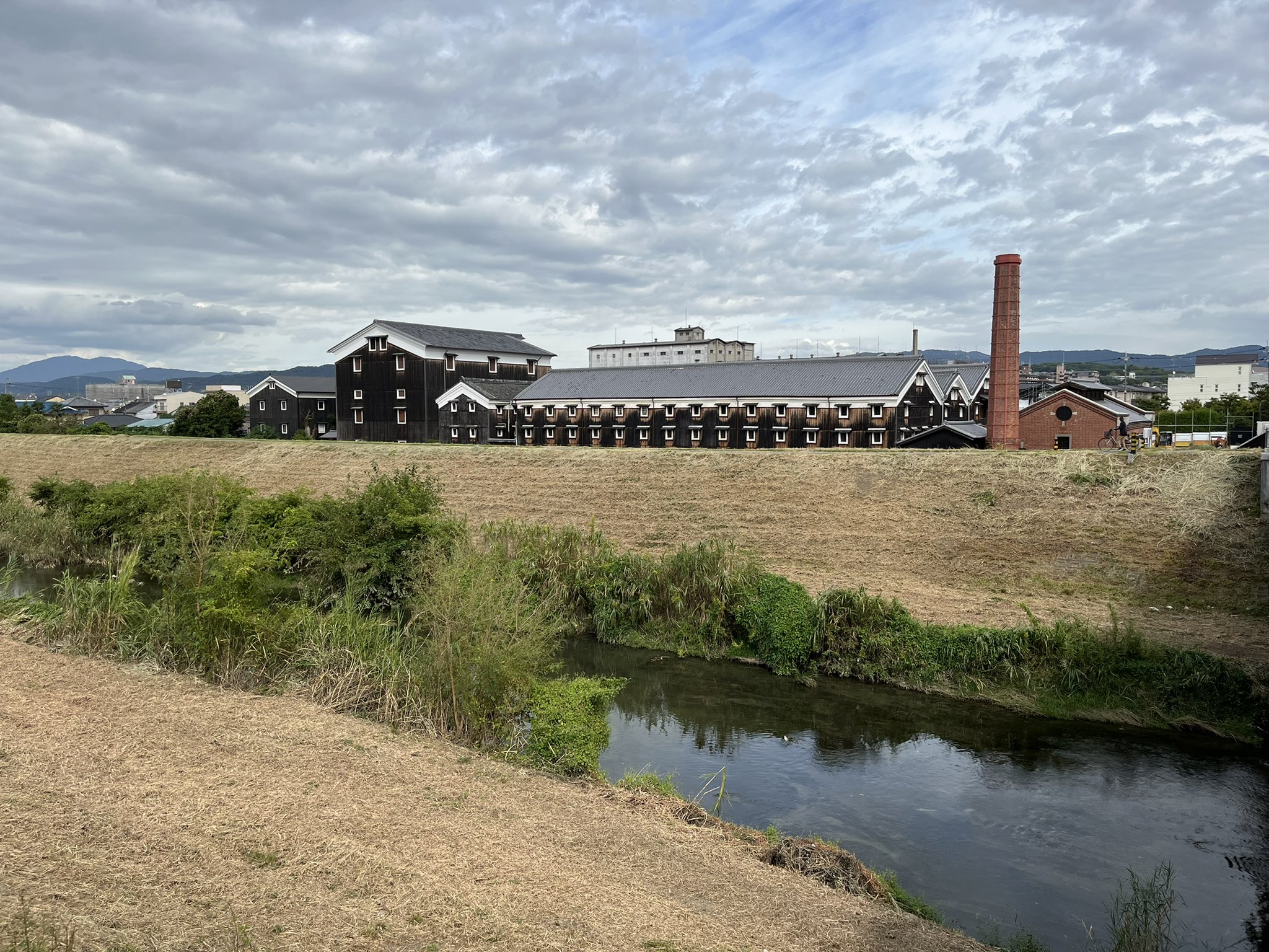 突撃隊 on Twitter 