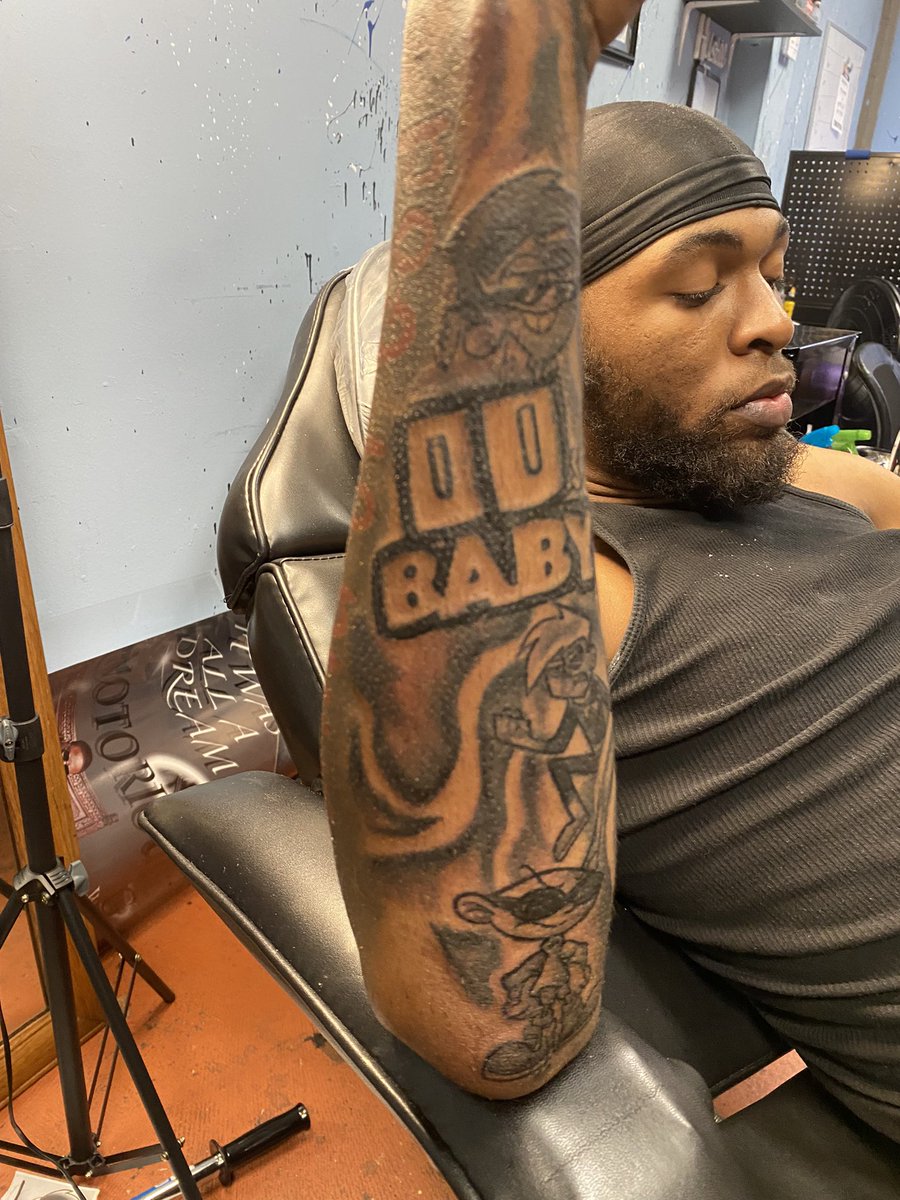 KyBoykin's tweet photo. 2000 babies. 😎 #TiktoClockGMA #tatts #TattsOctober #tattsbyky #dtx #DallasCowboys #dallas #dallastattooshop https://t.co/6rWwigavyw