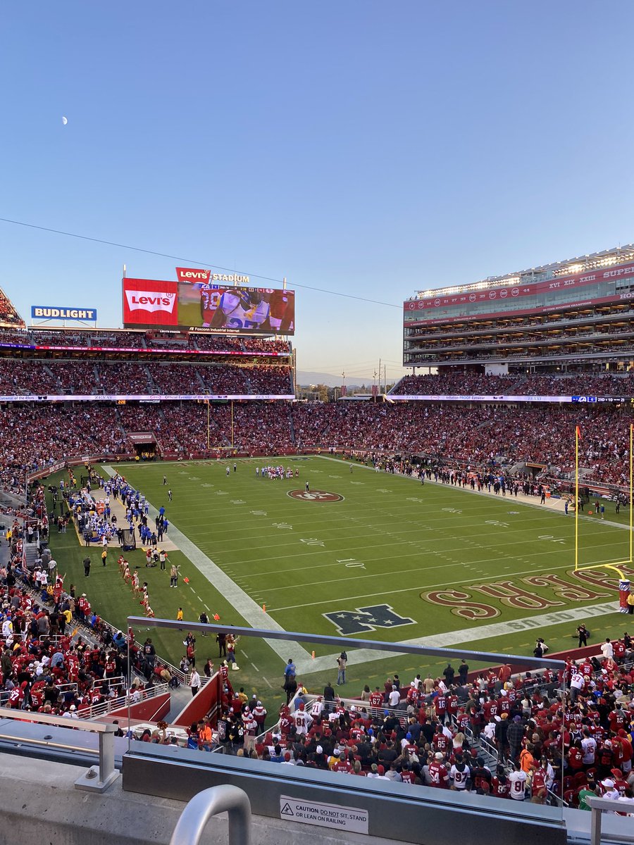 1mikedee's tweet photo. Monday night football @49ers #fttb https://t.co/nBcAahBlw1