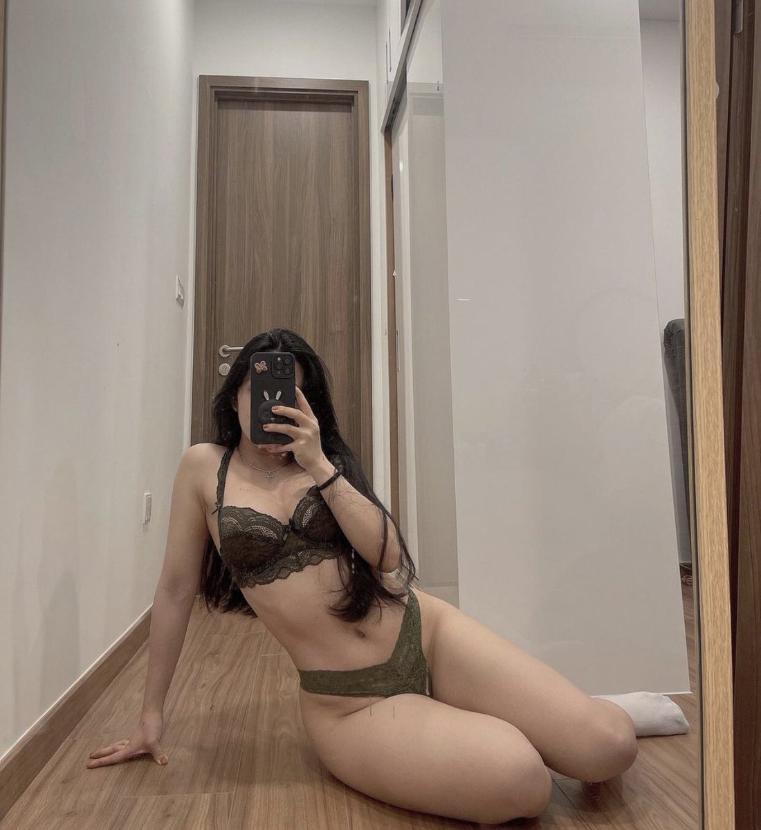 zoohantran's tweet photo. Anh thích nụ cười nào hơn nè 🤭🤭 https://t.co/St4oEuEeAg