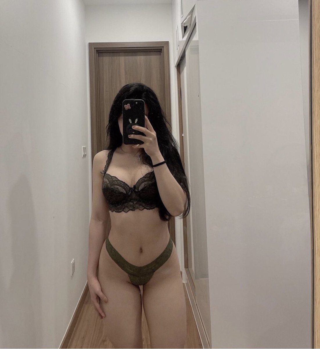 zoohantran's tweet photo. Anh thích nụ cười nào hơn nè 🤭🤭 https://t.co/St4oEuEeAg