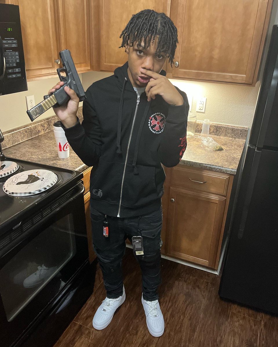 JAYTODEEP's tweet photo. ONE STOP SHOP KOME GET YOU SUM ZA💨⚔️ https://t.co/1jjHWEQW8T