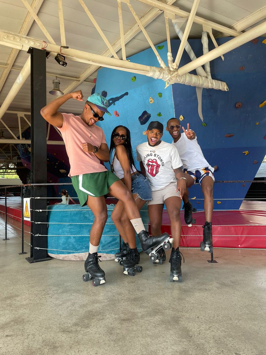 ReiiWilliams's tweet photo. Roller gang!❤️ https://t.co/gDOMyw1mf5