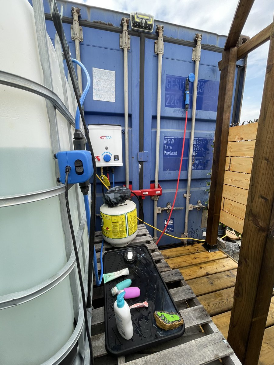 Crootzer's tweet image. Used @dominoclamps for the pergola and @joolca for the outdoor shower. Both great products! Absolutely recommend. 👍