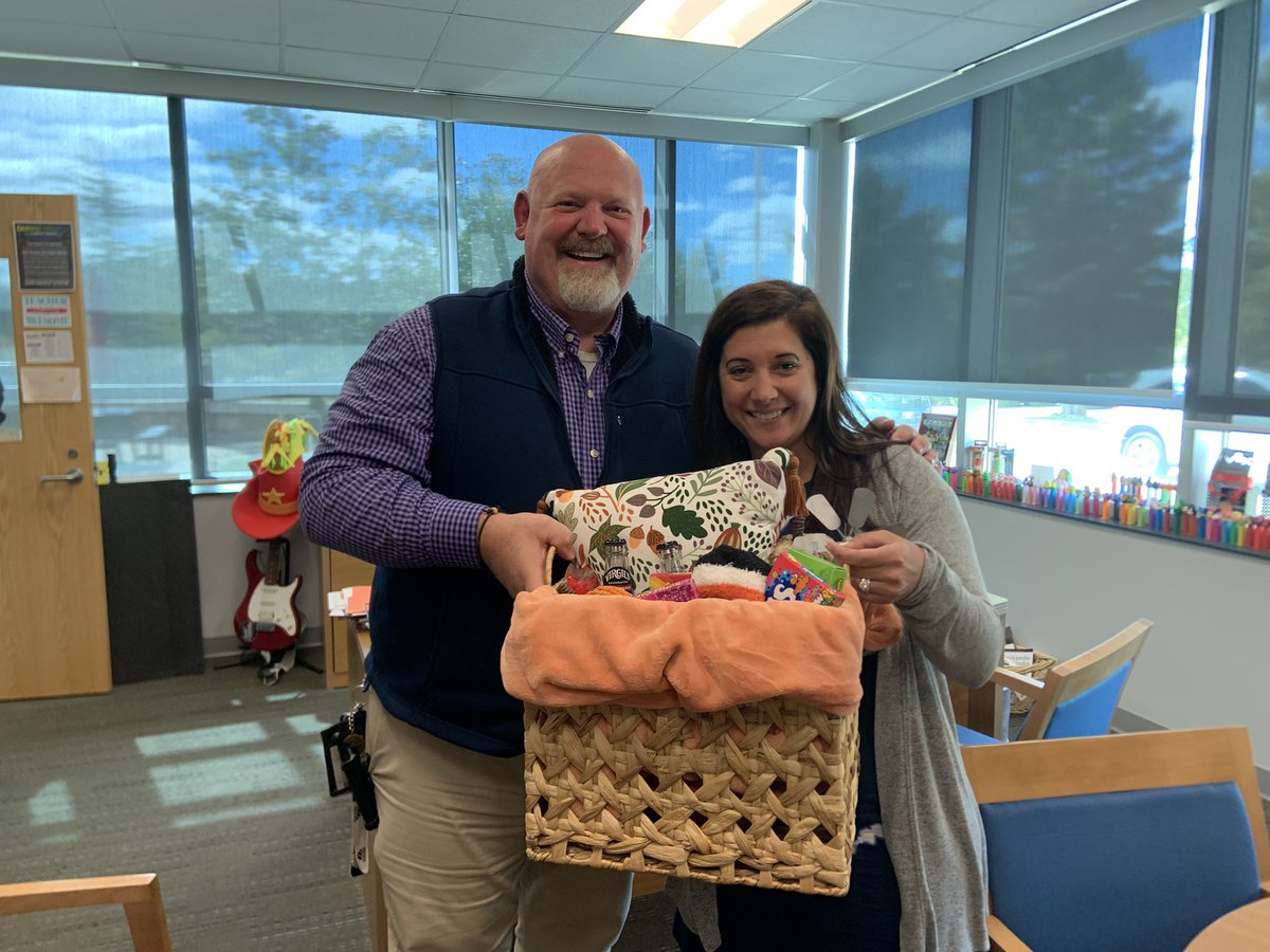 jeremies71's tweet photo. My wife & I are doing our part to change the narrative. We randomly present gift baskets to staff for no other reason than to show some 💝 for a job well done. This basket intended for #parapro was a movie night theme with popcorn, candy, soda, comfy socks, a blanket & pillow. https://t.co/7RDdGxyPh7