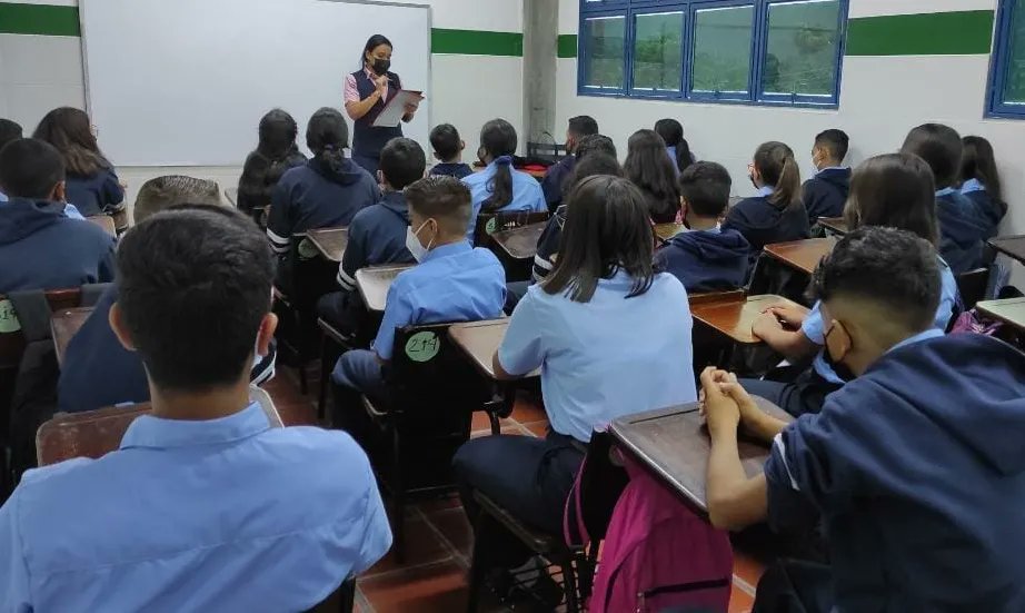 chumboldtg's tweet photo. Cada nuevo año escolar significa un paso más hacia el éxito. Deseamos que en tu colegio puedas siempre aprender algo especial, no sólo en lo académico, también en lo humano y lo social, deseamos un estudiante integral. 

#SomosHumboldtGuatire https://t.co/Taz4Og0Z2L