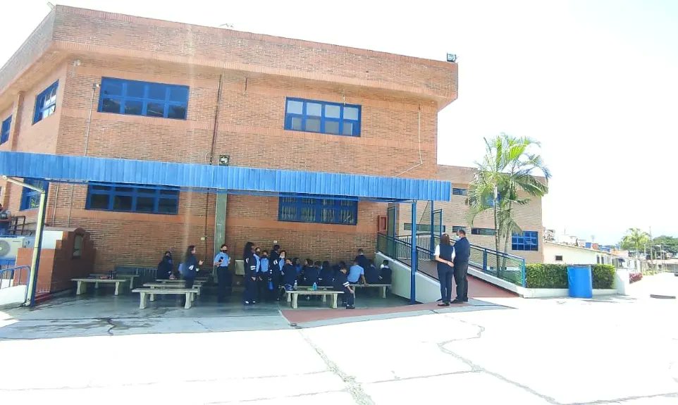 chumboldtg's tweet photo. Juntos, padres, alumnos y docentes podremos alcanzar los objetivos deseados.

 Feliz inicio de año escolar a toda la comunidad.📚 https://t.co/KdvigcdsaN