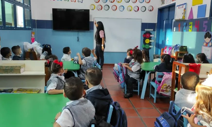 chumboldtg's tweet photo. Juntos, padres, alumnos y docentes podremos alcanzar los objetivos deseados.

 Feliz inicio de año escolar a toda la comunidad.📚 https://t.co/KdvigcdsaN