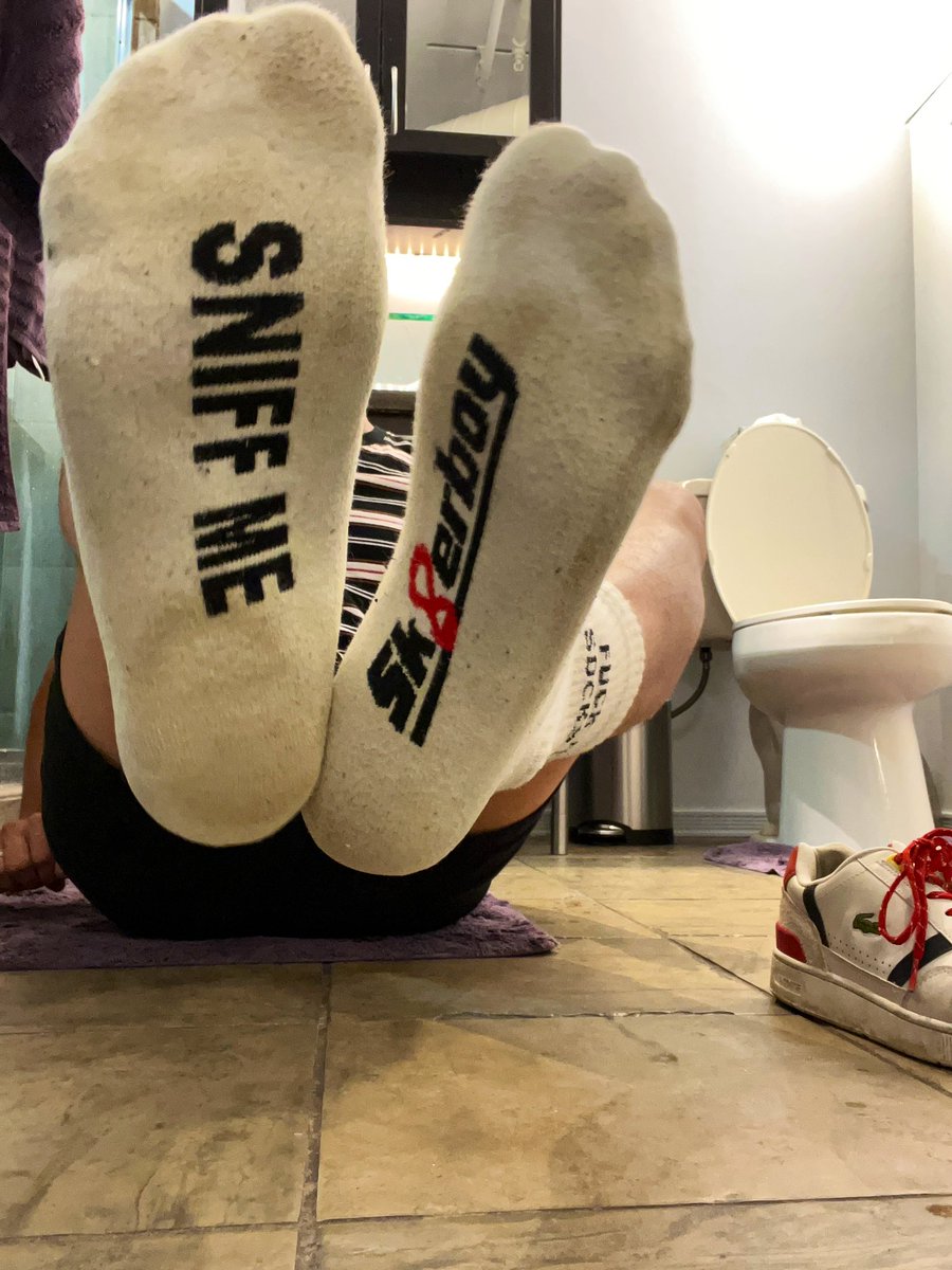 skaterfootgod's tweet photo. #sniffme !! Be good little goons &amp; open up those talking wallets!! $niff &amp; $end! Than repeat! Dms are open. Rt drains. Customs. Check out @WishTender https://t.co/g2YZEMvLPN @sk8erboy_com @MASTER_UPDATES @AlphaMaleRT #sk8erboy #findom #cashmaster #dirtysocks #fyp #socksforsale https://t.co/ukCxhUSjDi