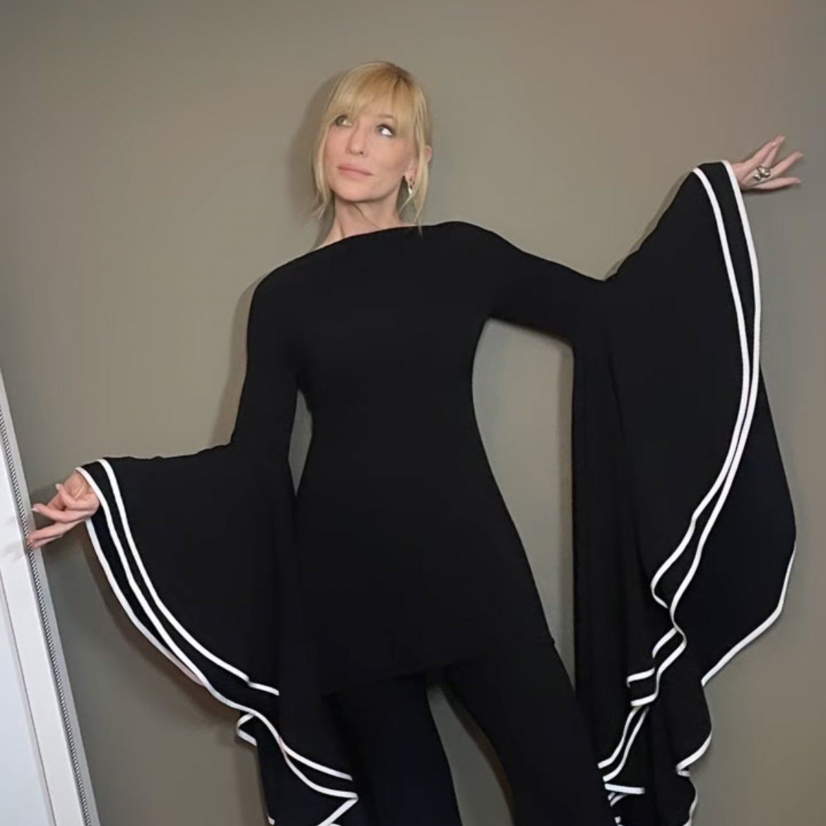 chronocanary's tweet photo. might be my new favorite picture of her ackshually https://t.co/pdemRG8UAu