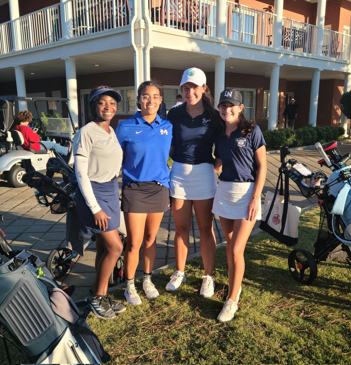 HelenaWinterb's tweet photo. Love playing golf with these girls! #seniors @HRHSBullsGolf @LNHS_Athletics @MHSBlueDevils @SouthIredellHS https://t.co/de7ad5Tagc