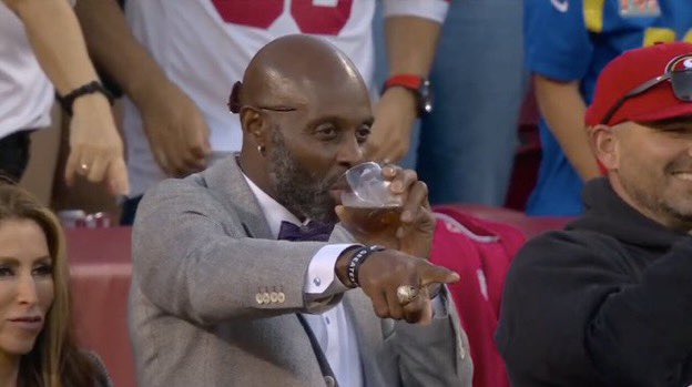 Ihartitz's tweet photo. Watching MNF when you already got the fantasy football W locked up https://t.co/0Z2hmSeBJE