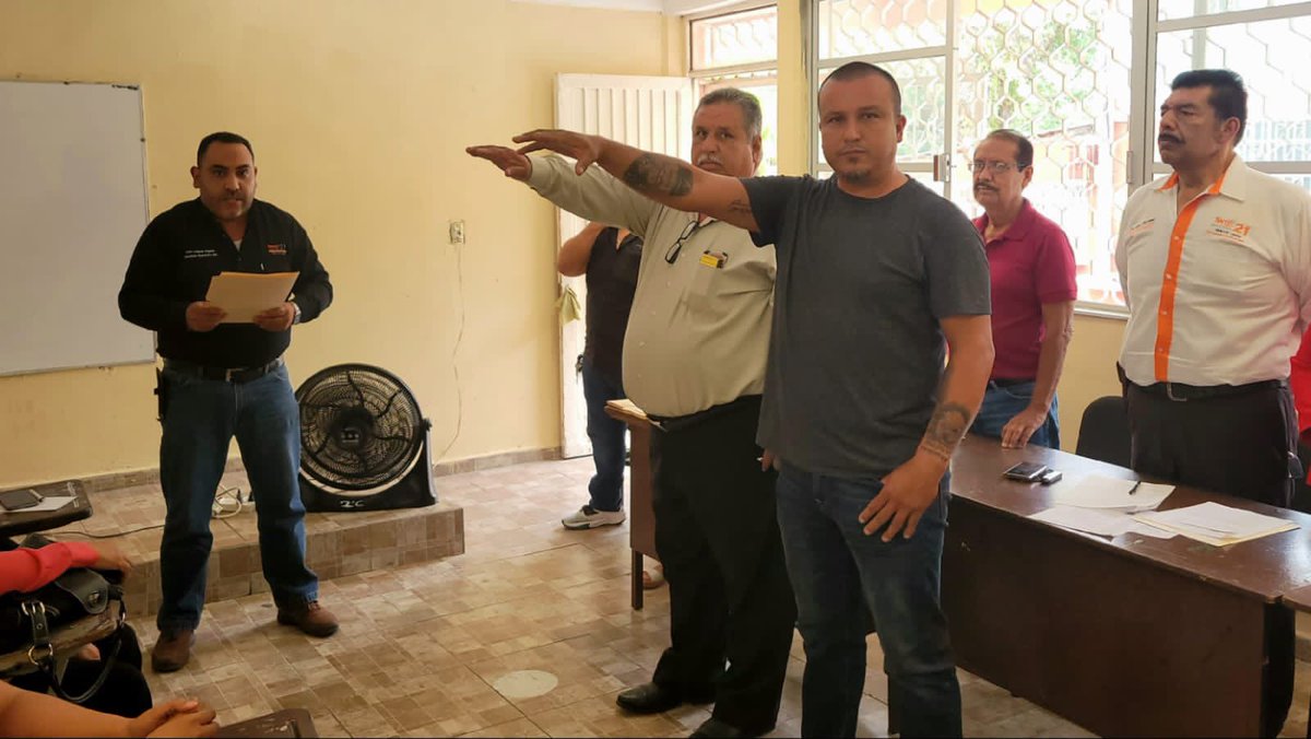 SNTE21's tweet photo. #UnoSomosTodos🙋‍♀️
#TodosSomosUno🙋‍♂️ 

Continuando con las asambleas de renovación en las Delegaciones y Centros de Trabajo de la #Sección21🟠 del #SNTE📚, la #DI276 de Preescolar; #DI168, #DI84 de Primarias; #DI174 de Niveles Especiales; #DIV15 de Jubilados y #CT380, #CT272 de https://t.co/6sQsVKSFtH
